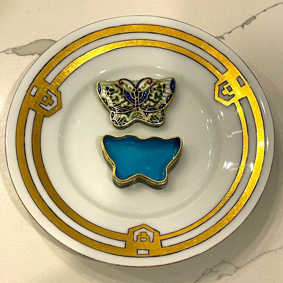Vintage Cloisonné Butterfly Enamel Trinket / Pill Box - Picture 3 of 5